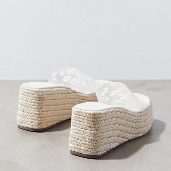 NWOT/ UO Solano Daisy Espadrille Wedge Size 10 - Picture 3 of 6